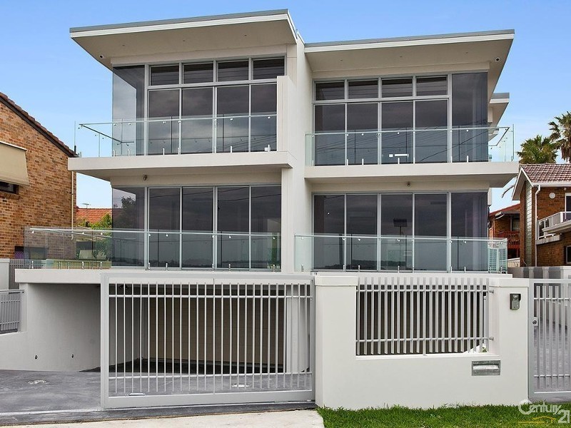 33 Riverside Drive, Sans Souci NSW 2219