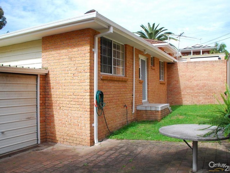 2/76 Cronulla St, Carlton NSW 2218