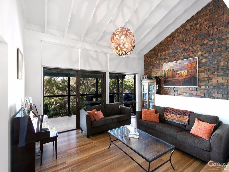 33 Urana Road, Yarrawarrah NSW 2233