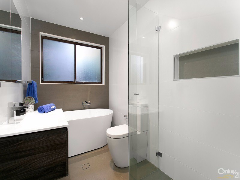 33 Urana Road, Yarrawarrah NSW 2233