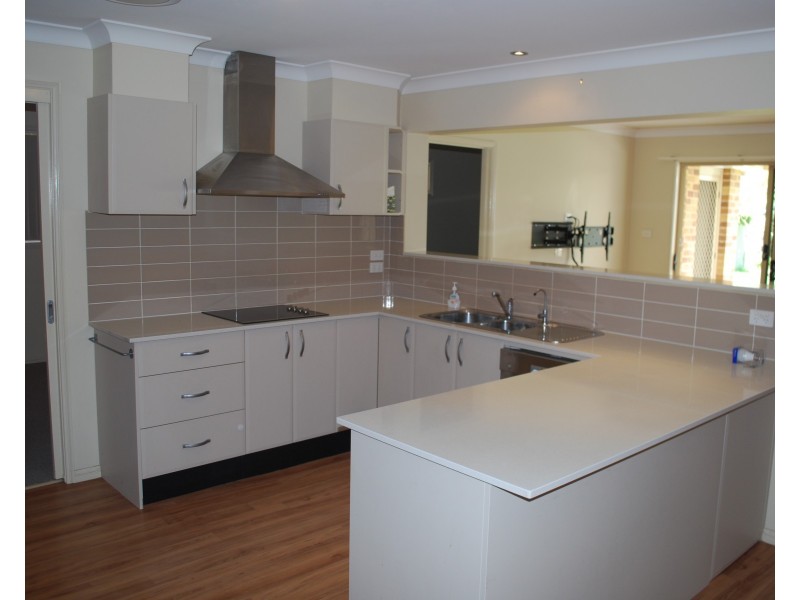 7 Park St, Peakhurst NSW 2210