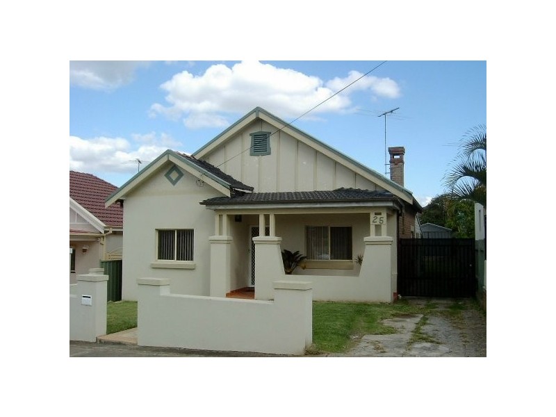 25 MANILDRA STREET, Earlwood NSW 2206