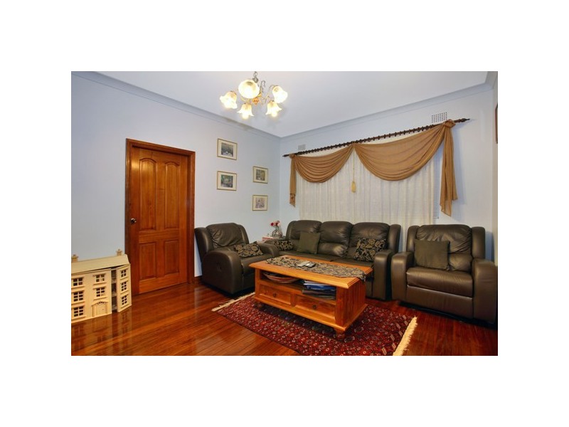 10 Pangee Street, Kingsgrove NSW 2208