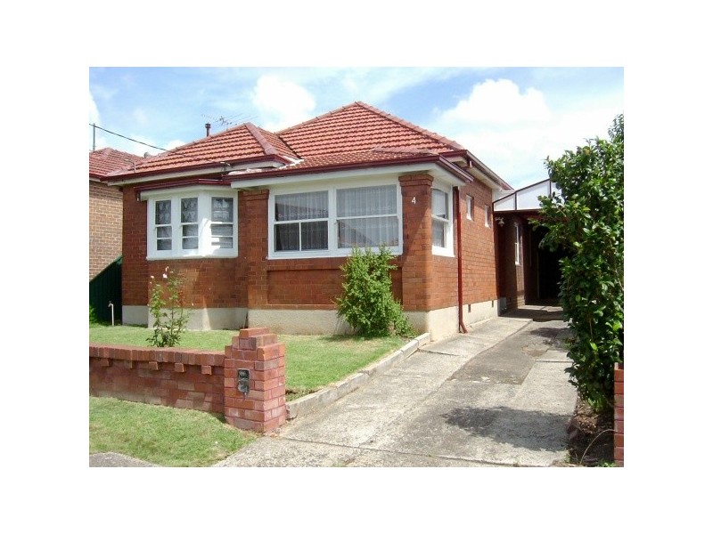 4 DORIS AVENUE, Earlwood NSW 2206