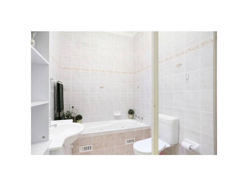 1/2 Macquarie Road, Earlwood NSW 2206