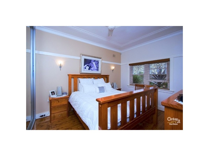 22 Woodlawn Avenue, Earlwood NSW 2206