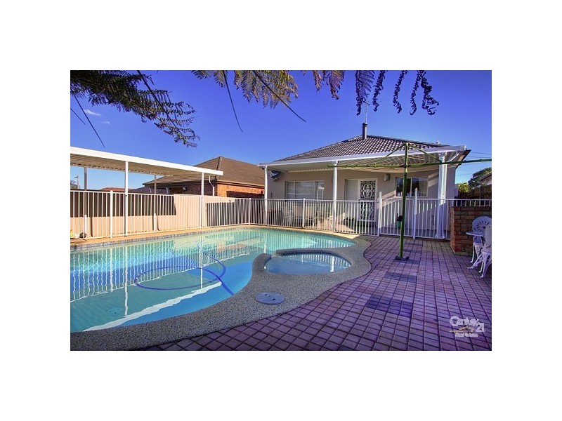 4 Larkhall Avenue, Earlwood NSW 2206