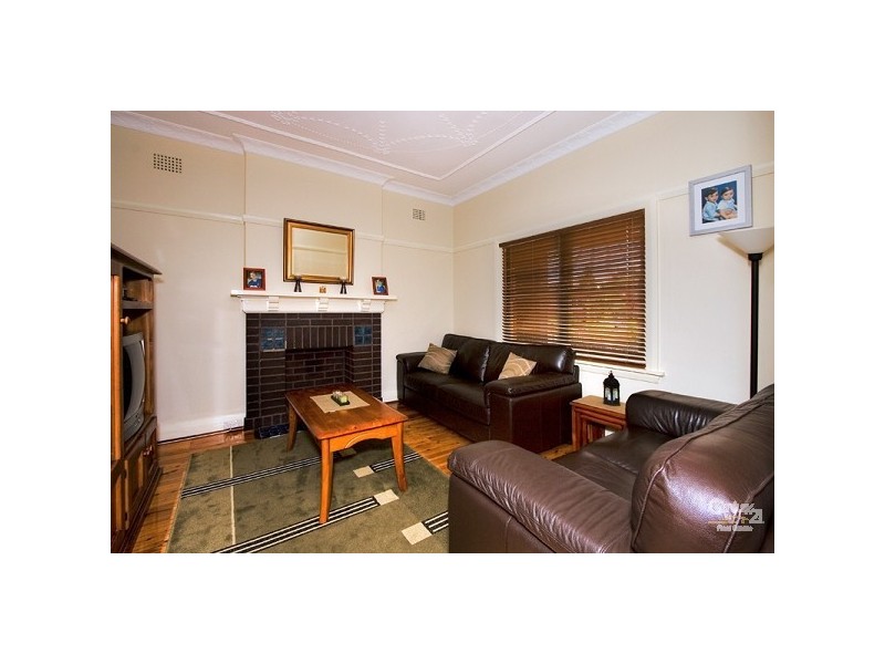 9 Glenview Avenue, Earlwood NSW 2206