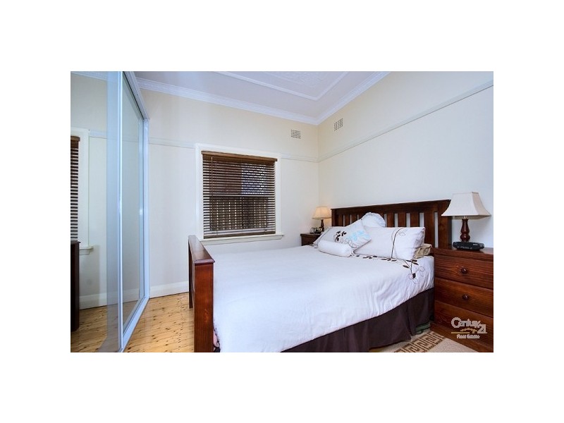 9 Glenview Avenue, Earlwood NSW 2206