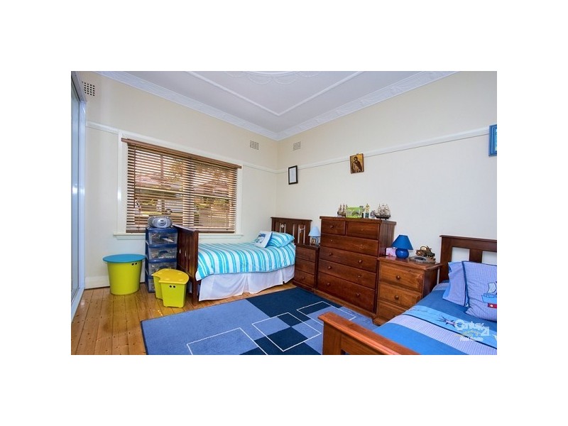 9 Glenview Avenue, Earlwood NSW 2206