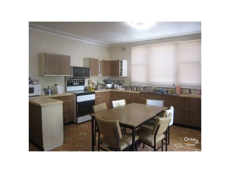 8 Wellington Road, Earlwood NSW 2206