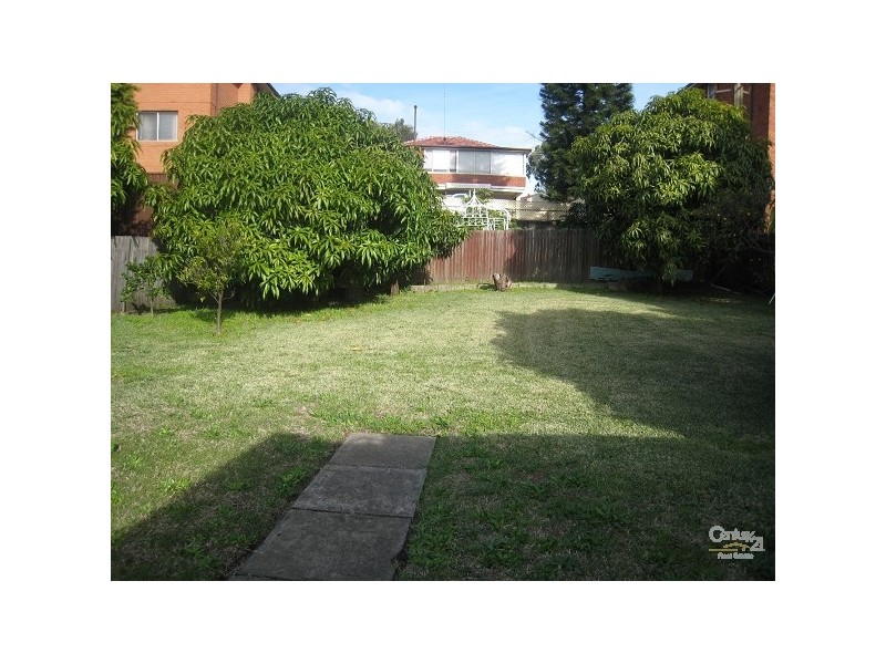 8 Wellington Road, Earlwood NSW 2206