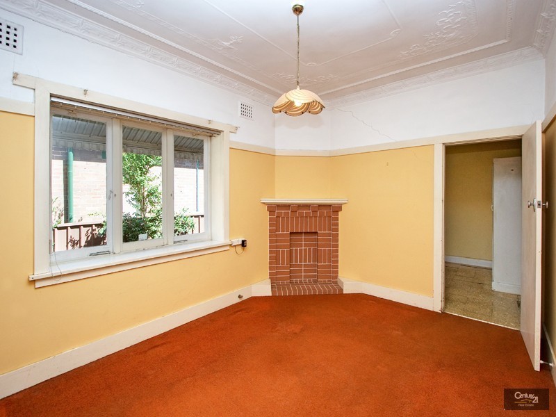 12 Glenore Road, Canterbury NSW 2193