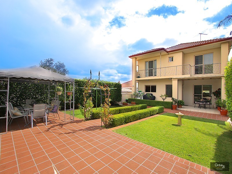 2 Fleet Avenue, Earlwood NSW 2206