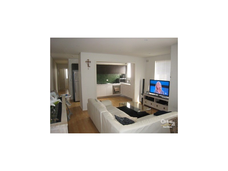 2/10 Dunkirk Avenue, Kingsgrove NSW 2208