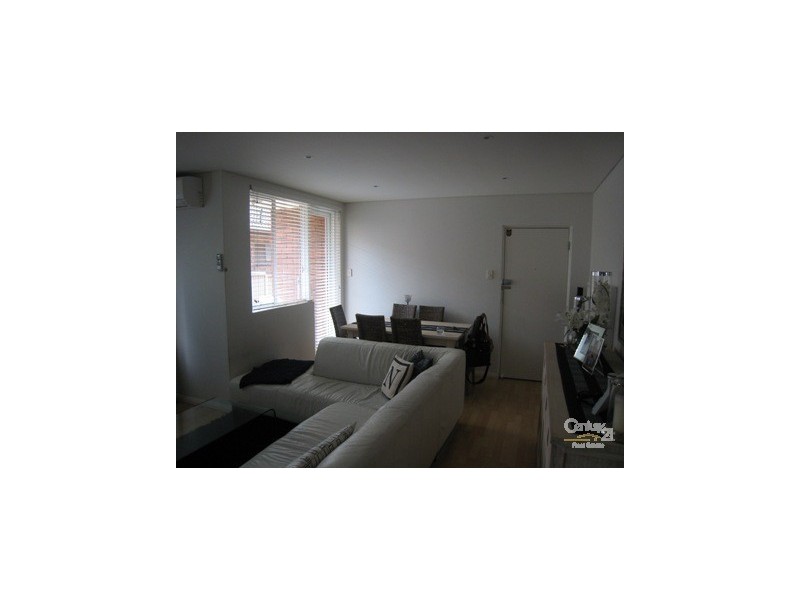 2/10 Dunkirk Avenue, Kingsgrove NSW 2208