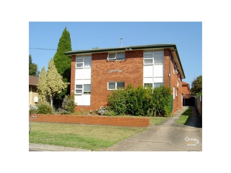 2/10 Dunkirk Avenue, Kingsgrove NSW 2208