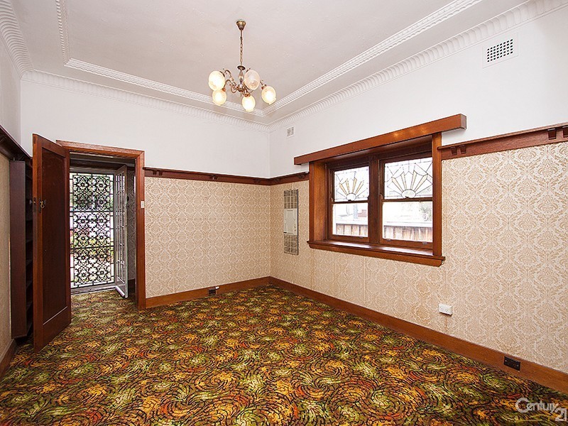 19 Mons Street, Canterbury NSW 2193