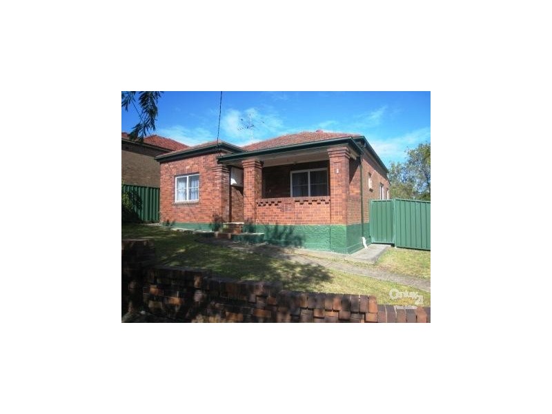 2 Woodlawn Avenue, Earlwood NSW 2206