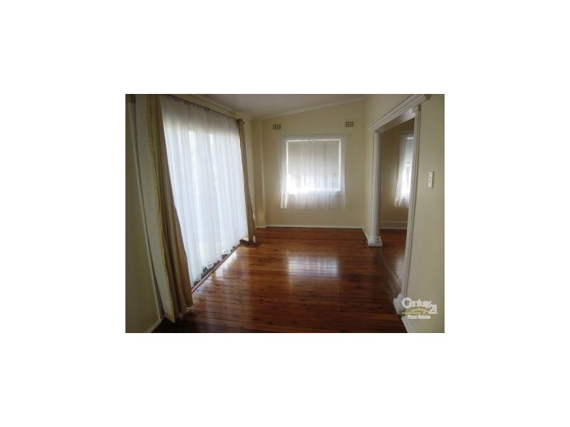 2 Woodlawn Avenue, Earlwood NSW 2206