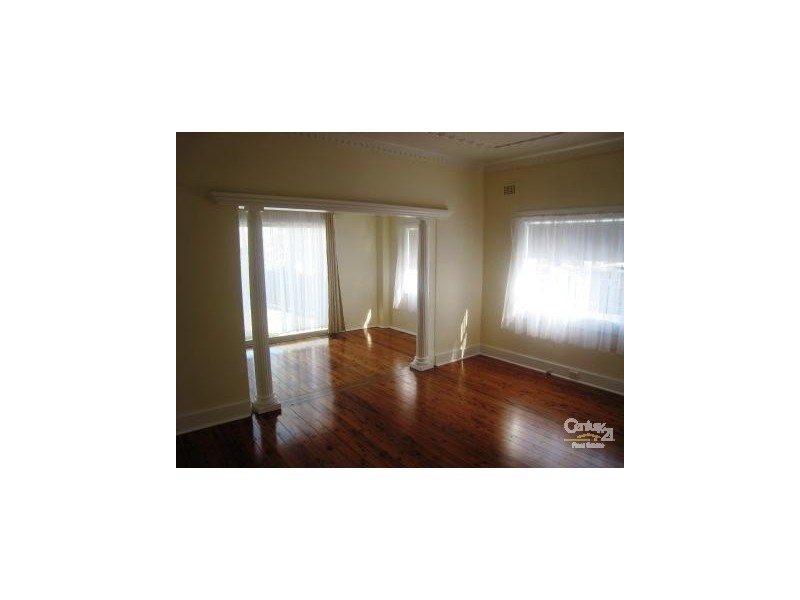 2 Woodlawn Avenue, Earlwood NSW 2206