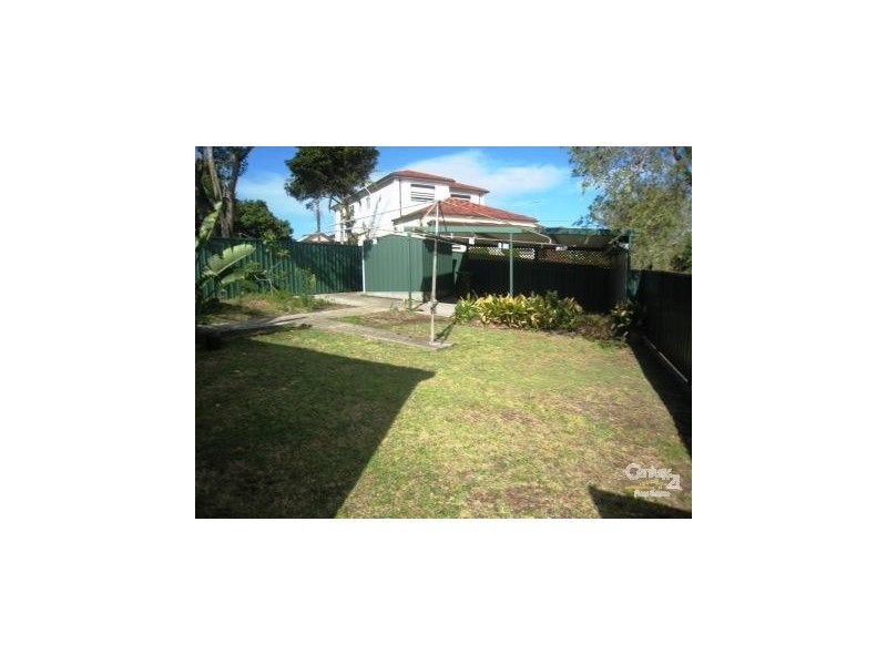 2 Woodlawn Avenue, Earlwood NSW 2206