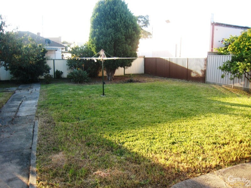 9 Farnham Avenue, Roselands NSW 2196