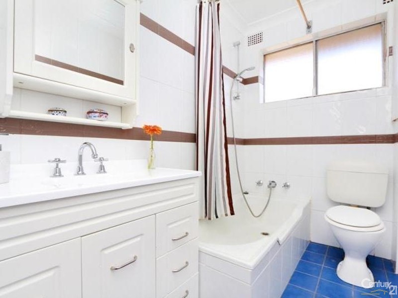 17/11 St Albans Road, Kingsgrove NSW 2208