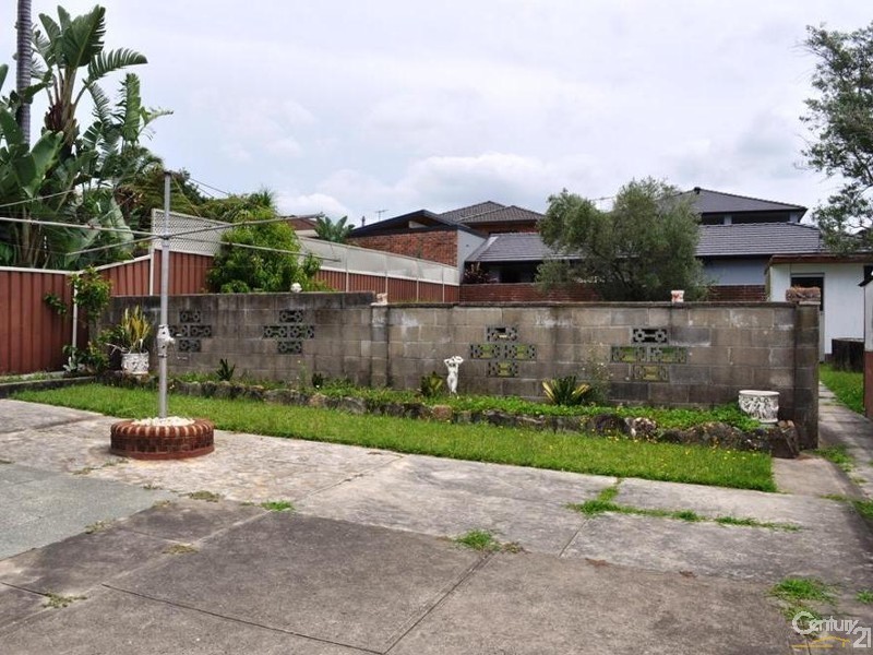 17 Narani Crescent, Earlwood NSW 2206