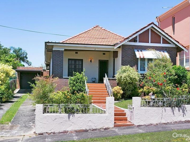 2 Earlwood Avenue, Earlwood NSW 2206