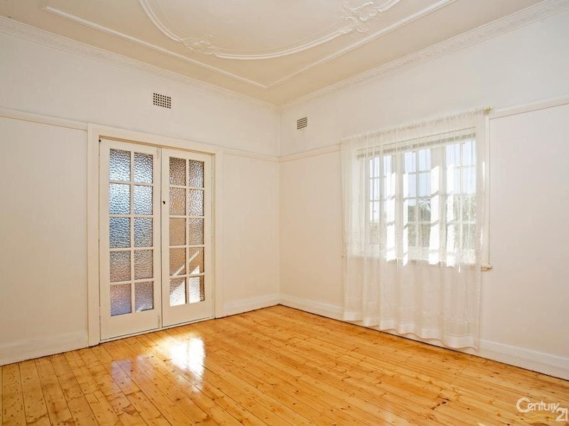 2 Earlwood Avenue, Earlwood NSW 2206