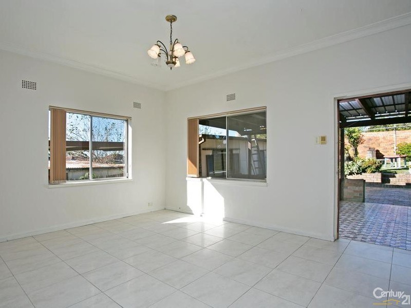 2 Earlwood Avenue, Earlwood NSW 2206