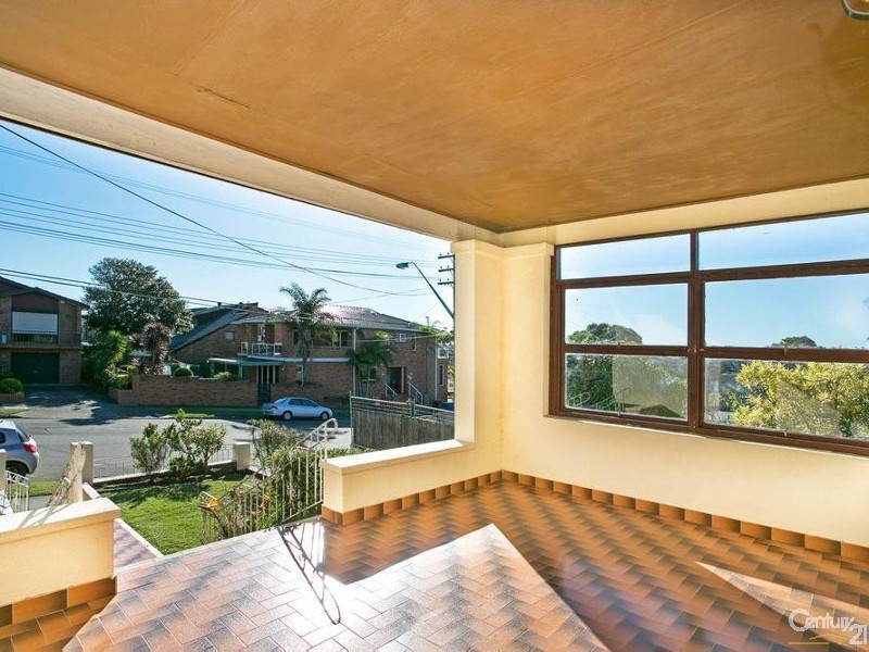 2 Earlwood Avenue, Earlwood NSW 2206