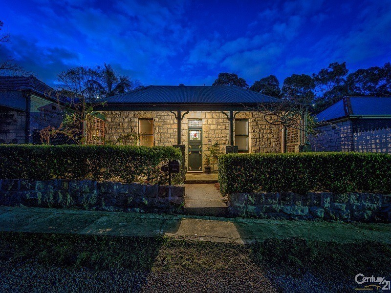 8 Jackson Place, Earlwood NSW 2206