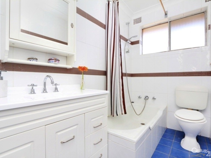 17/11 St Albans Road, Kingsgrove NSW 2208