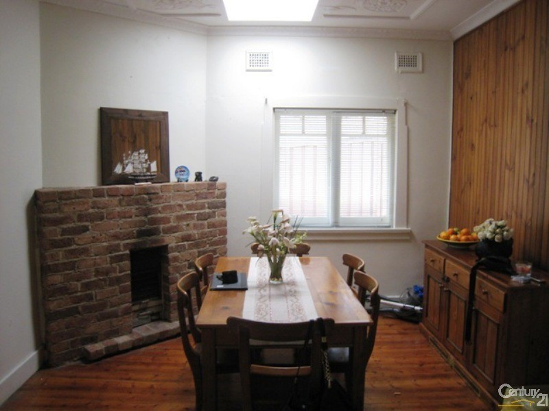 11 Angus Street, Earlwood NSW 2206