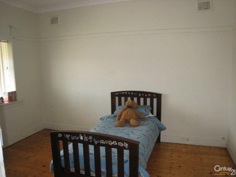 11 Angus Street, Earlwood NSW 2206