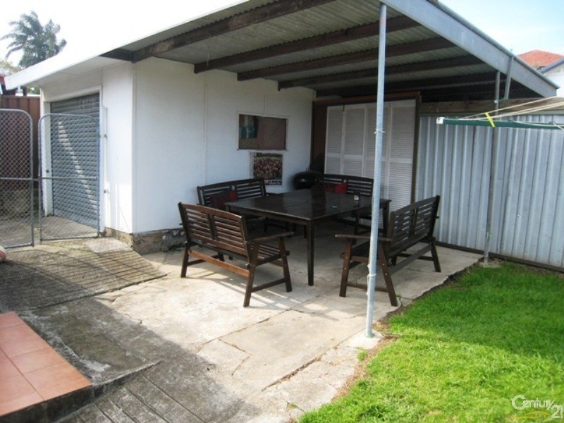 11 Angus Street, Earlwood NSW 2206