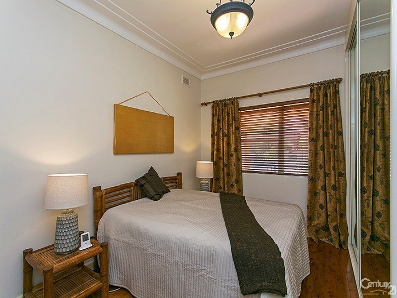 4 Trewilga Ave, Earlwood NSW 2206