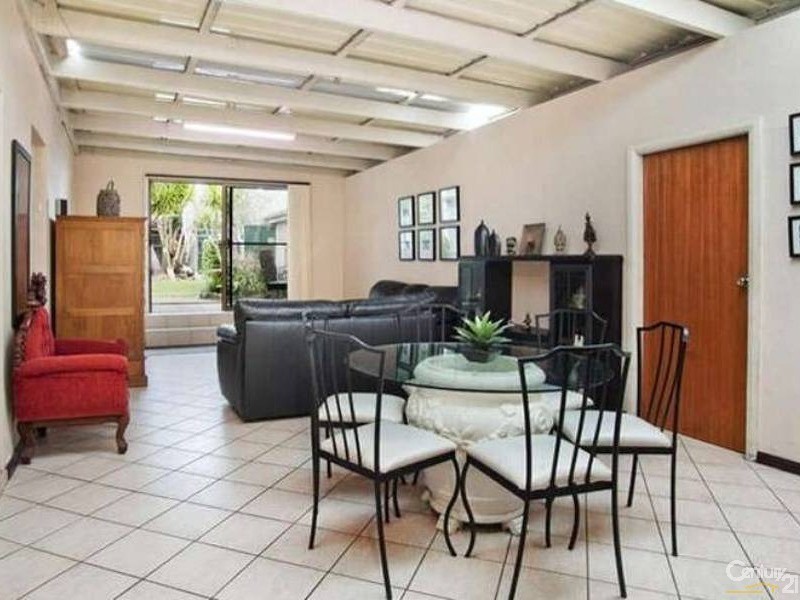 10 Barnes Avenue, Earlwood NSW 2206