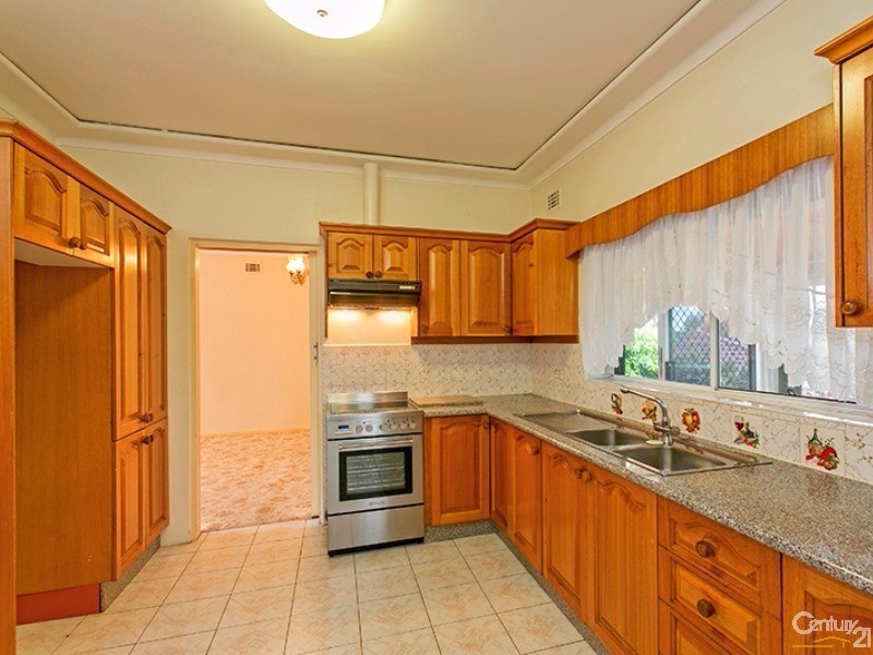 8 Braeside Crescent, Earlwood NSW 2206