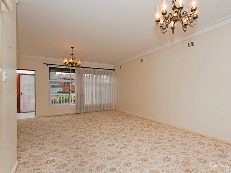 8 Braeside Crescent, Earlwood NSW 2206