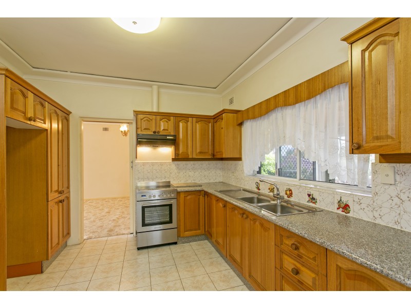 8  Braeside Crescent, Earlwood NSW 2206