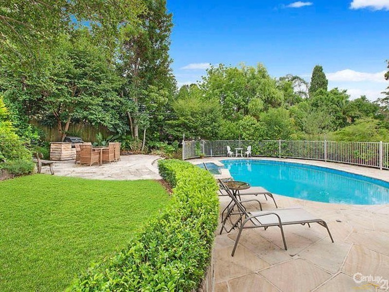 24 Woodbury Road, St Ives NSW 2075