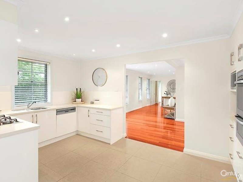 24 Woodbury Road, St Ives NSW 2075