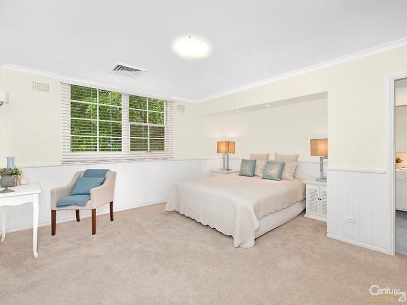 24 Woodbury Road, St Ives NSW 2075