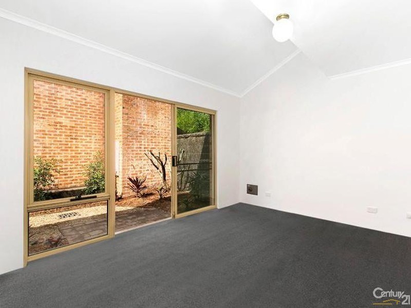 8/2 Stanley Street, St Ives NSW 2075