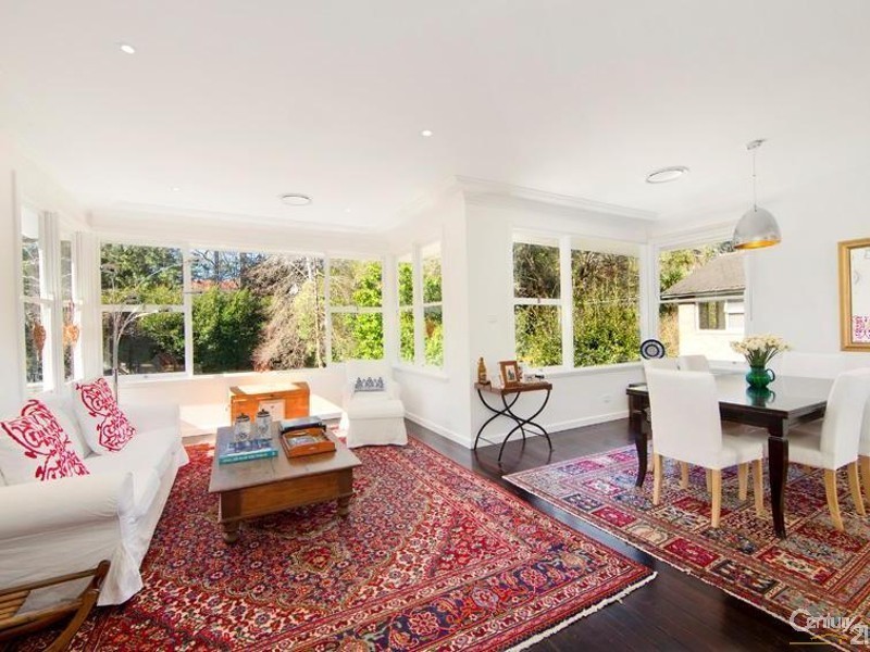 10 Dorset Drive, St Ives NSW 2075