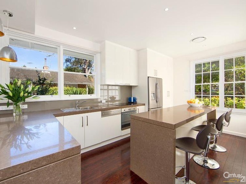 10 Dorset Drive, St Ives NSW 2075