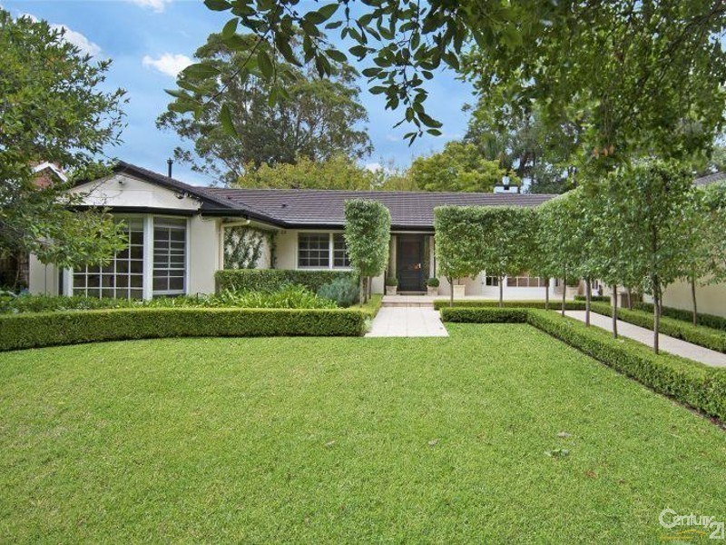 10 Karoom Avenue, St Ives NSW 2075